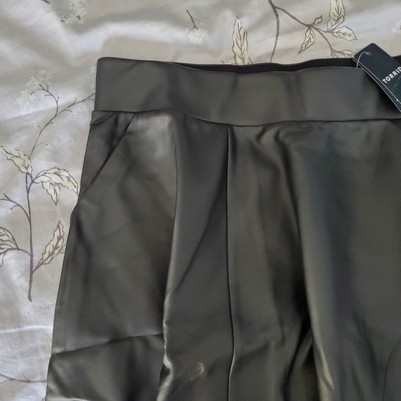 NWT Torrid Black Coated Premium Ponte Skater Mini Skirt - Picture 3 of 5